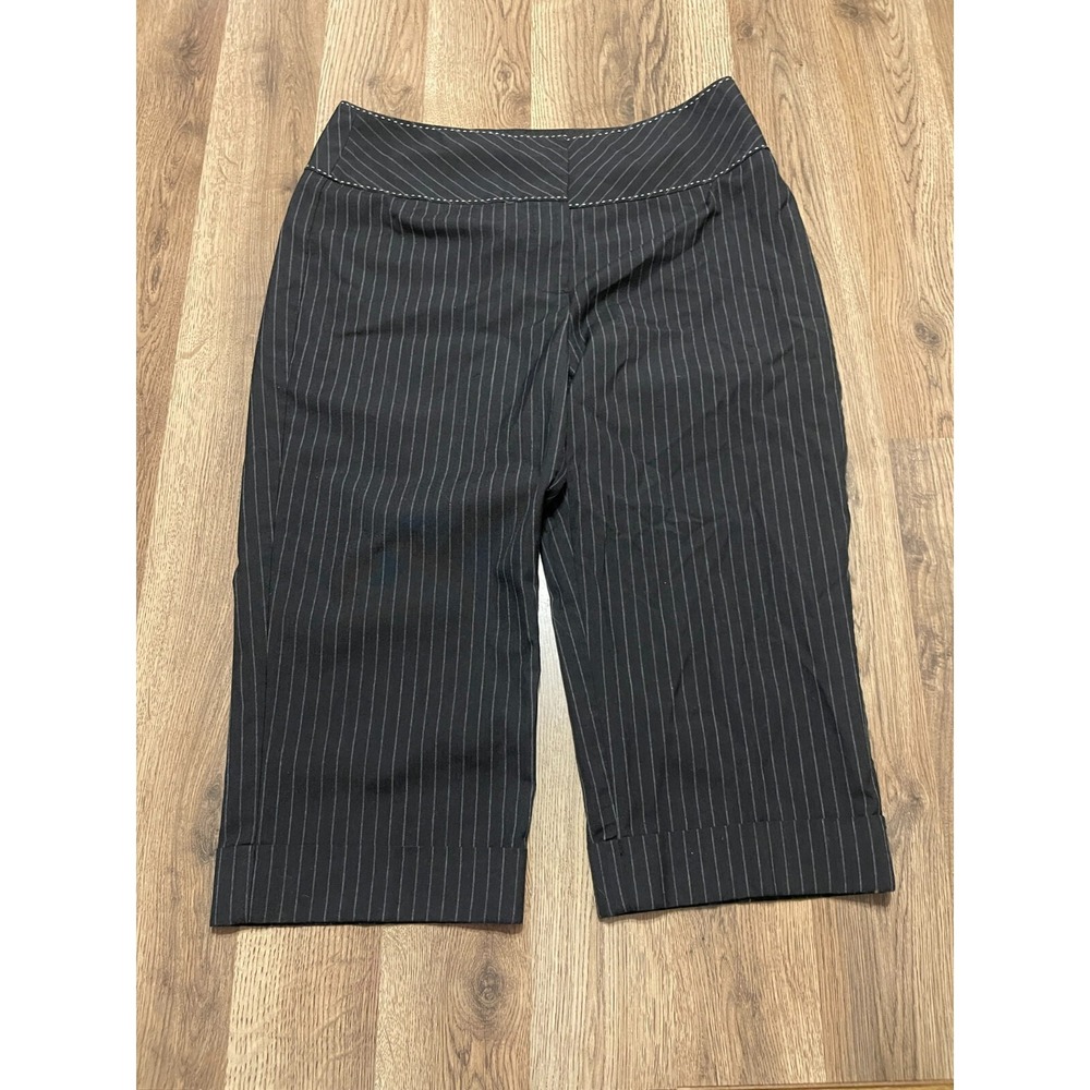 Studio 1940 Pants, Women's Size 8, Black, Striped, Capri, 3 Claps Waist